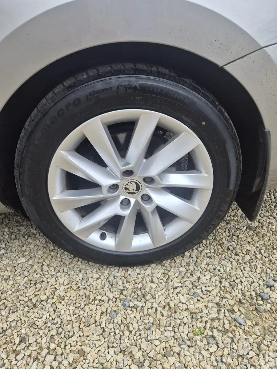 Skoda Superb 2017 - Image 4
