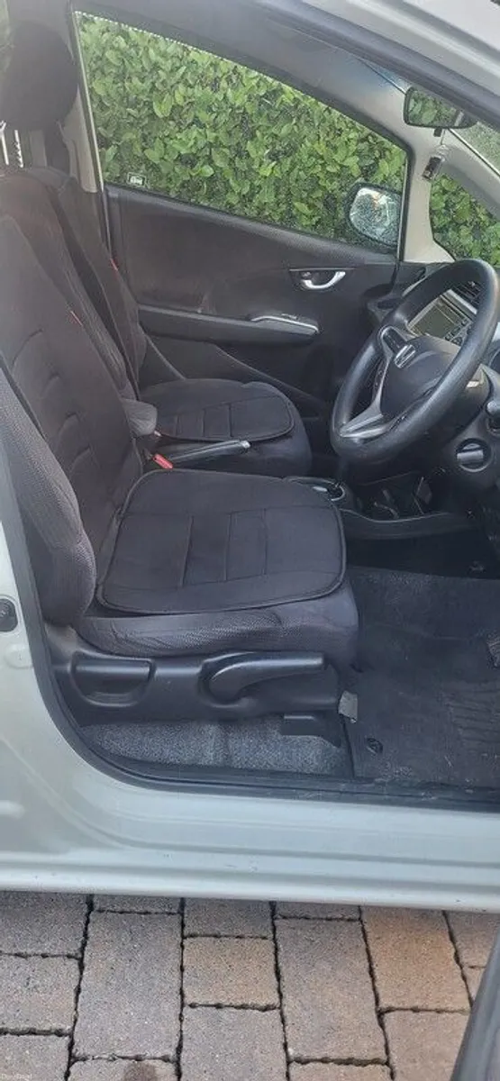 2011 Honda Fit - Hybrid New Battery !!! - Image 4