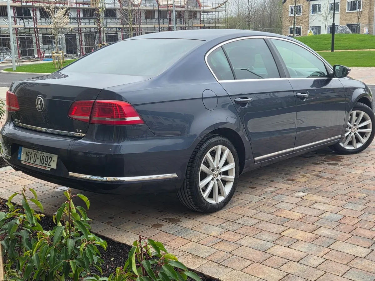 Volkswagen Passat 2015 - Image 2