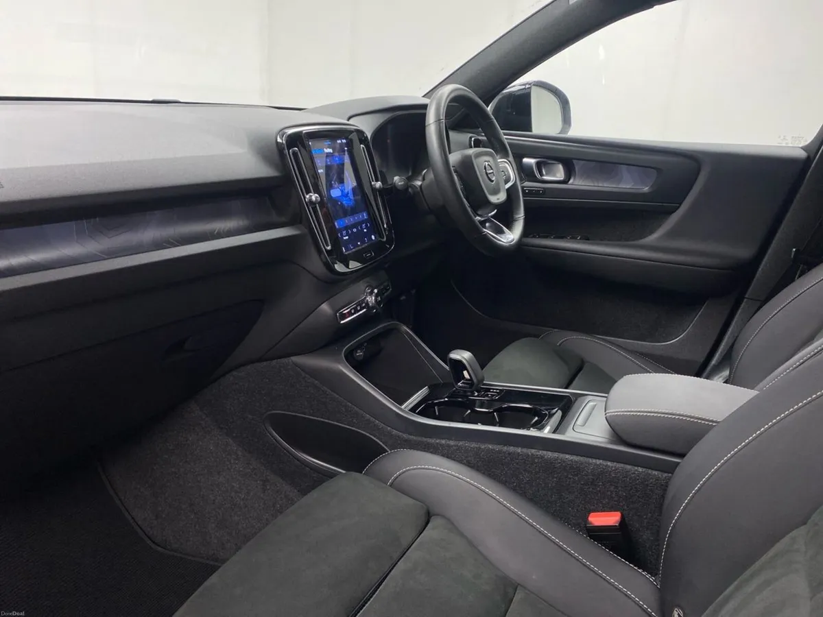 Volvo XC40 2 YEAR VOLVO SELEKT WARRANTY BEV 231hp - Image 3