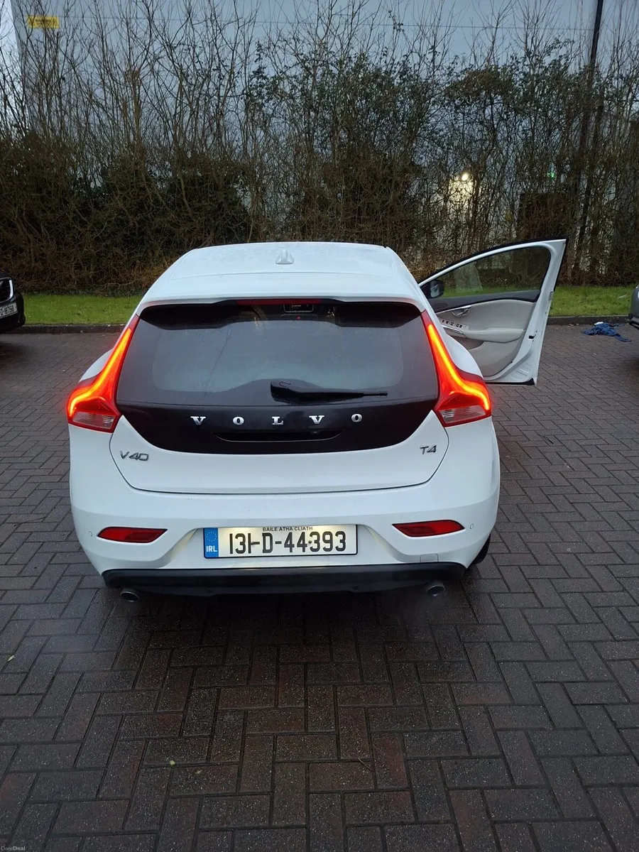 Volvo V-40 1.6 petrol automatic 2013 123000km - Image 4