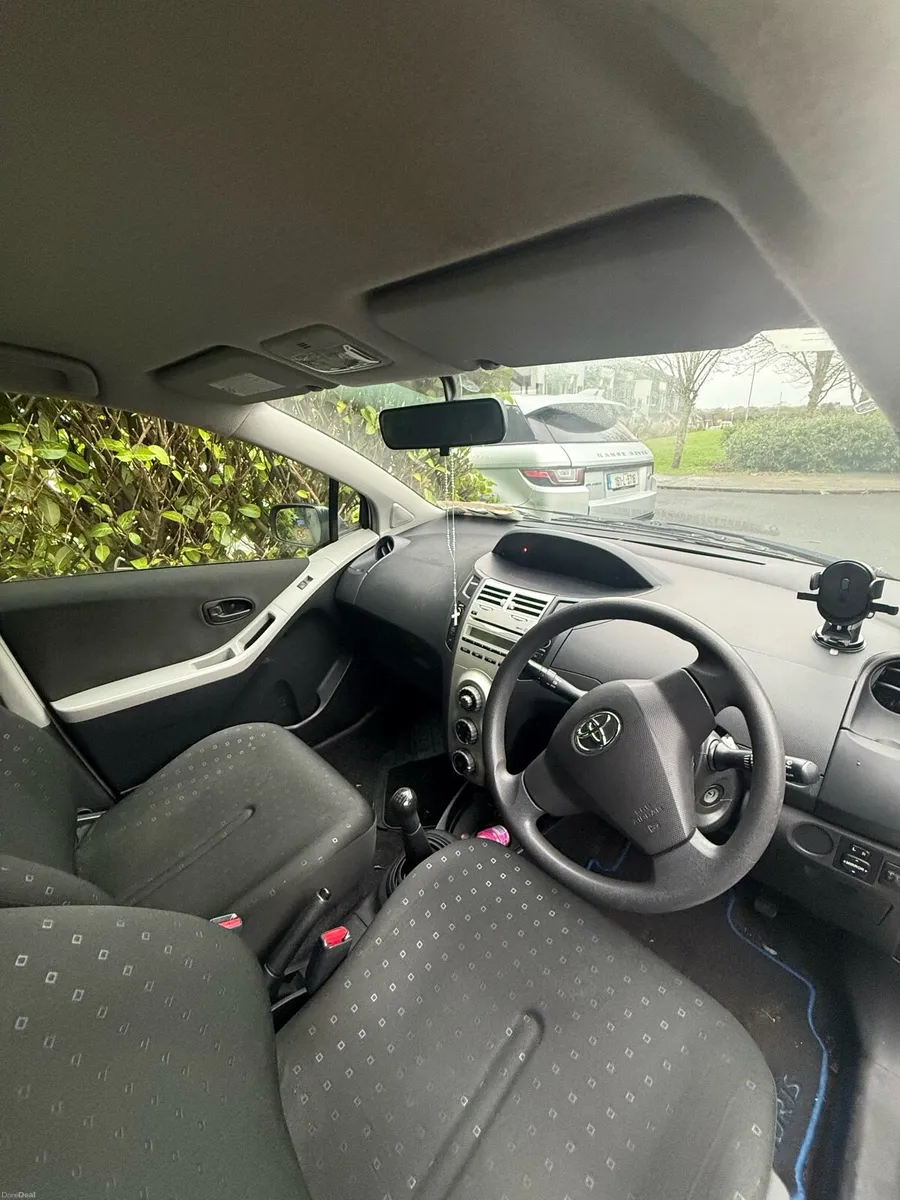Toyata Yaris Taxed till 12/26 Mint condition - Image 4