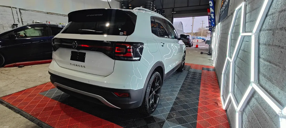 2023 VW T-CROSS Pear white - Image 3