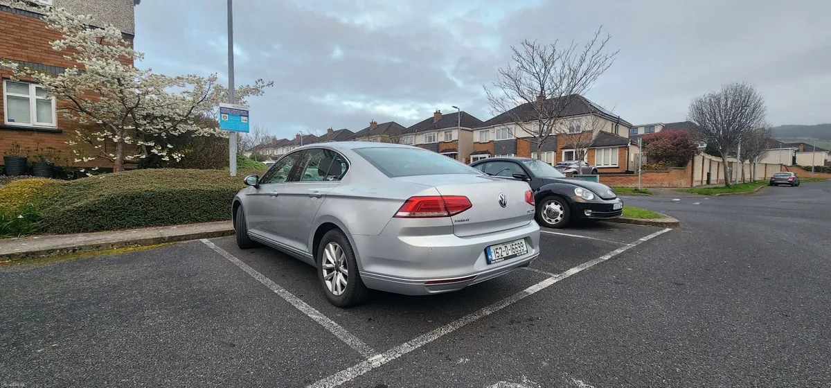 Volkswagen Passat 2015 - Image 2