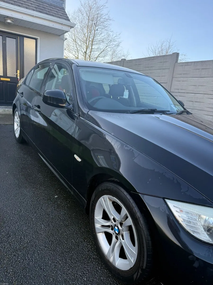 2010 BMW 3 Series - Image 2