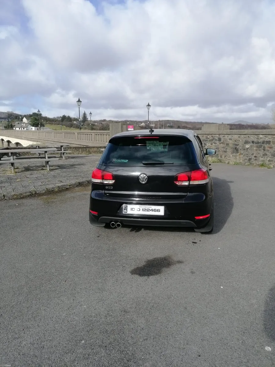 Volkswagen Golf 2010 - Image 2