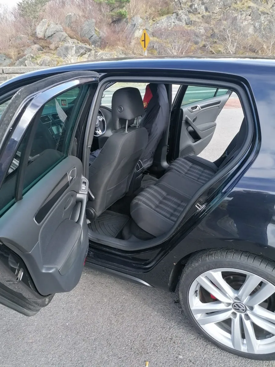 Volkswagen Golf 2010 - Image 4