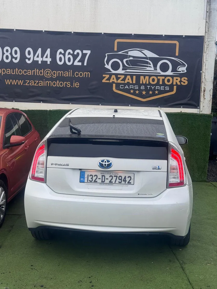 Toyota prius hybrid - Image 4