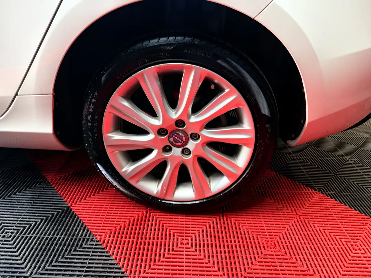 Volvo V40 2015 Auto - Image 4