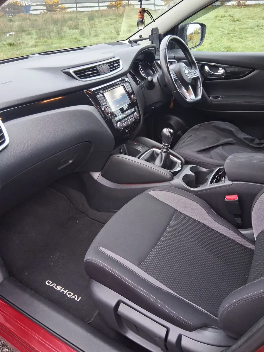 Nissan Qashqai 2018  SV.  1.2 Petrol - Image 4