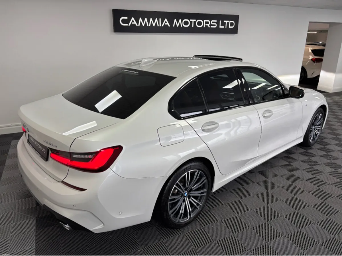 BMW 3-Series *BMW 330e* *SUNROOF* *HARMAN/KARDON* - Image 3