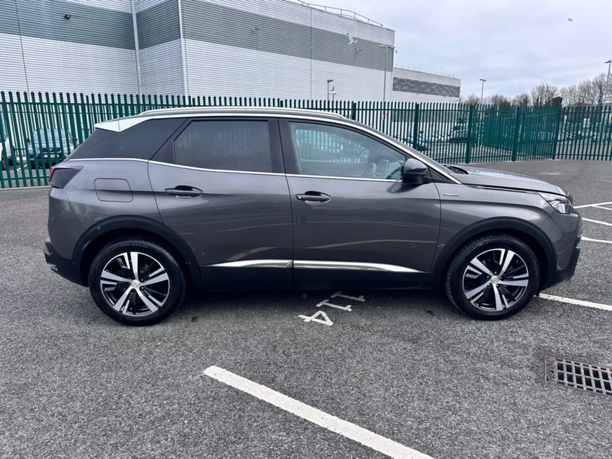 Peugeot 3008 1.2 PETROL, GT LINE, SLID & LILT SUNR - Image 3