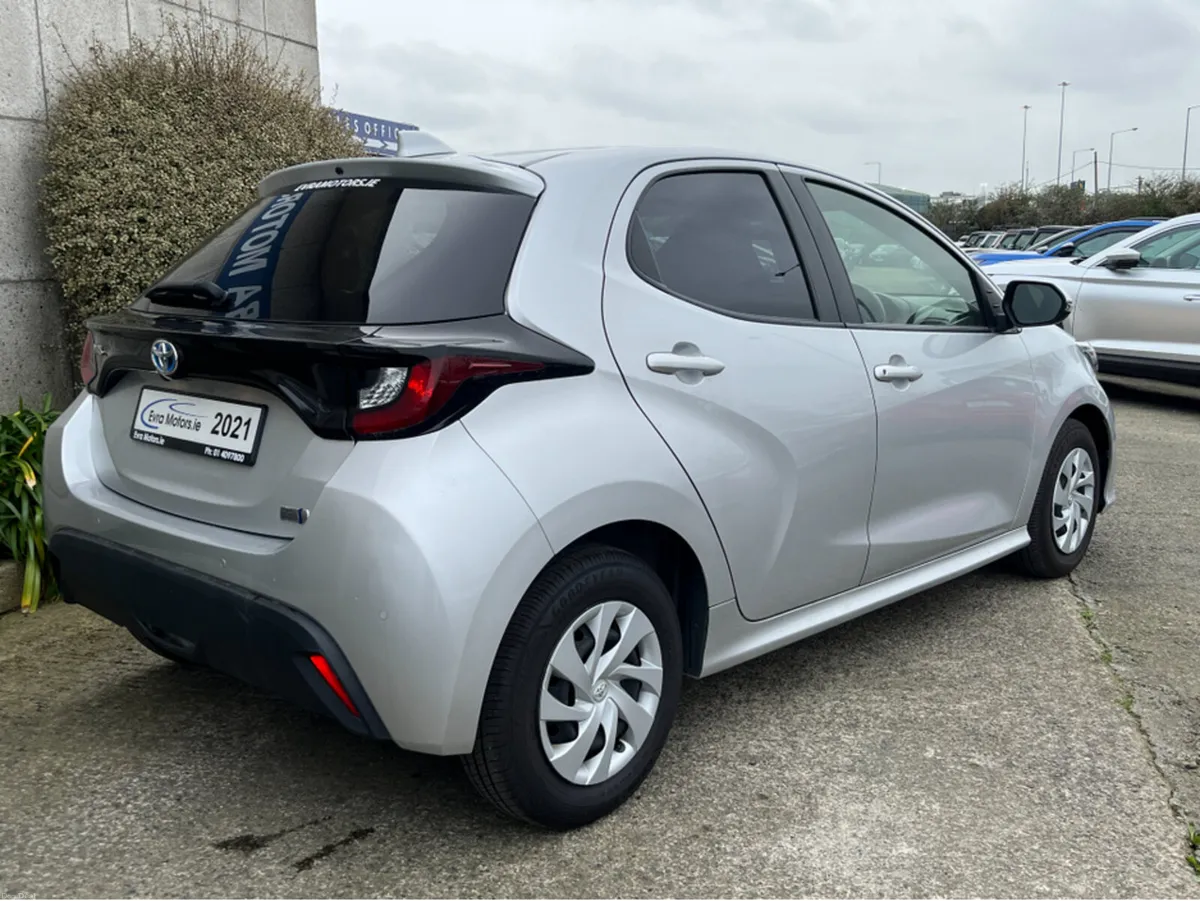 Toyota Yaris X HYBRID AUTOMATIC 1.5 PETROL //REVER - Image 4