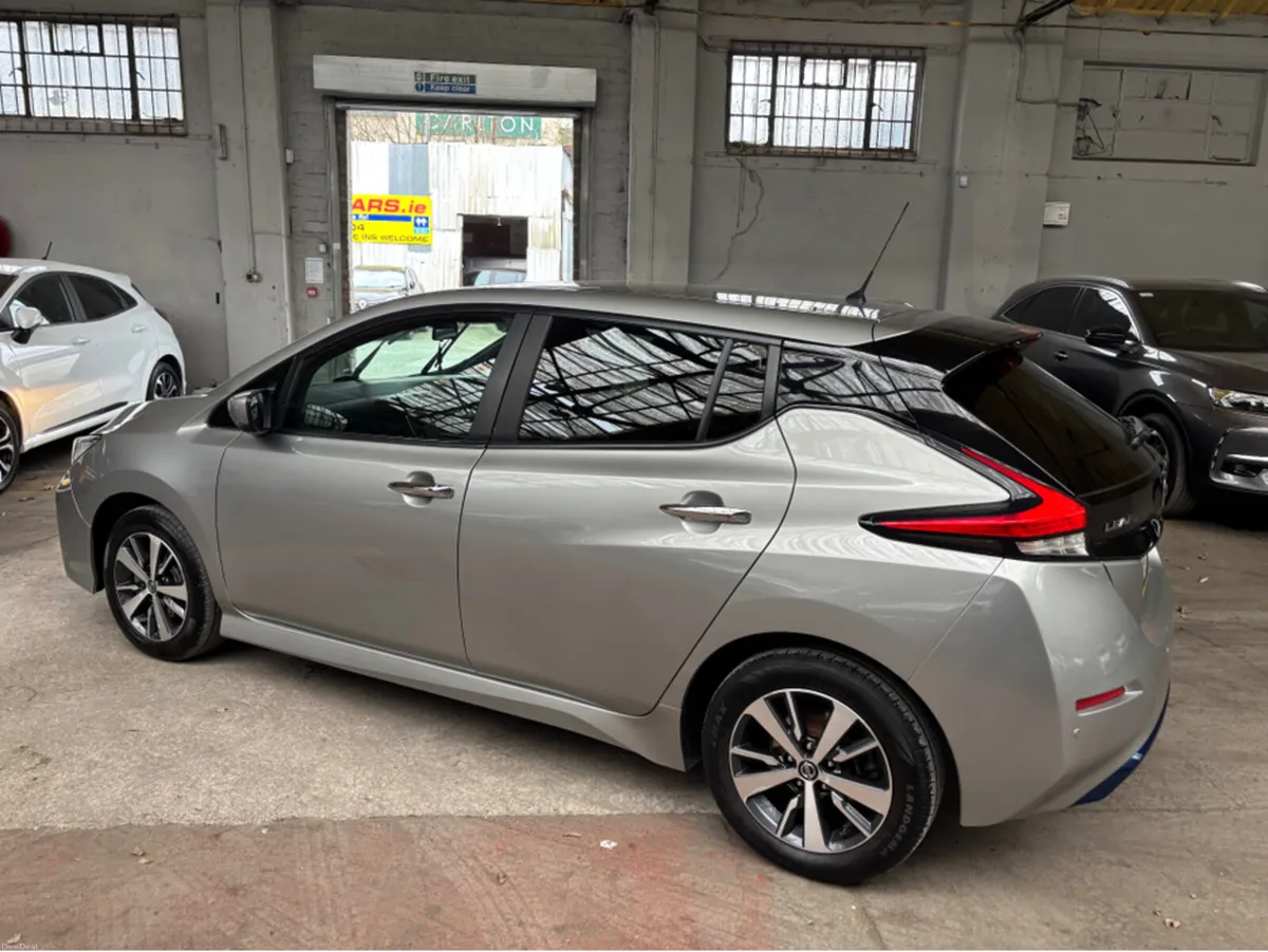 Nissan Leaf 40K EV SV 40KW '18 5DR AUTO 4DR - Image 2