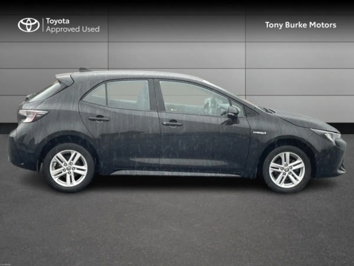Toyota Corolla Hatchback 5dr Hybrid - Luna Edition - Image 3