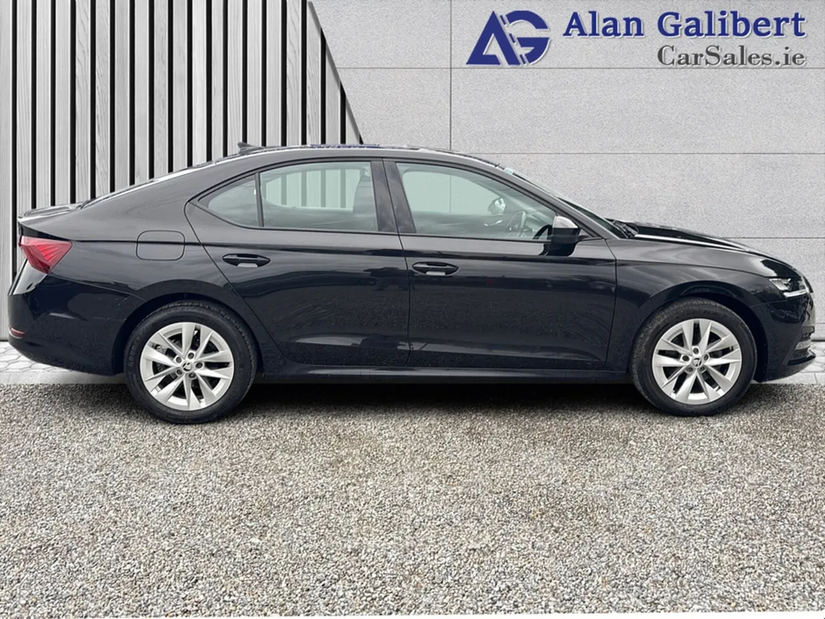 Skoda Octavia AMBITION 2.0 TDI New Model - Image 3