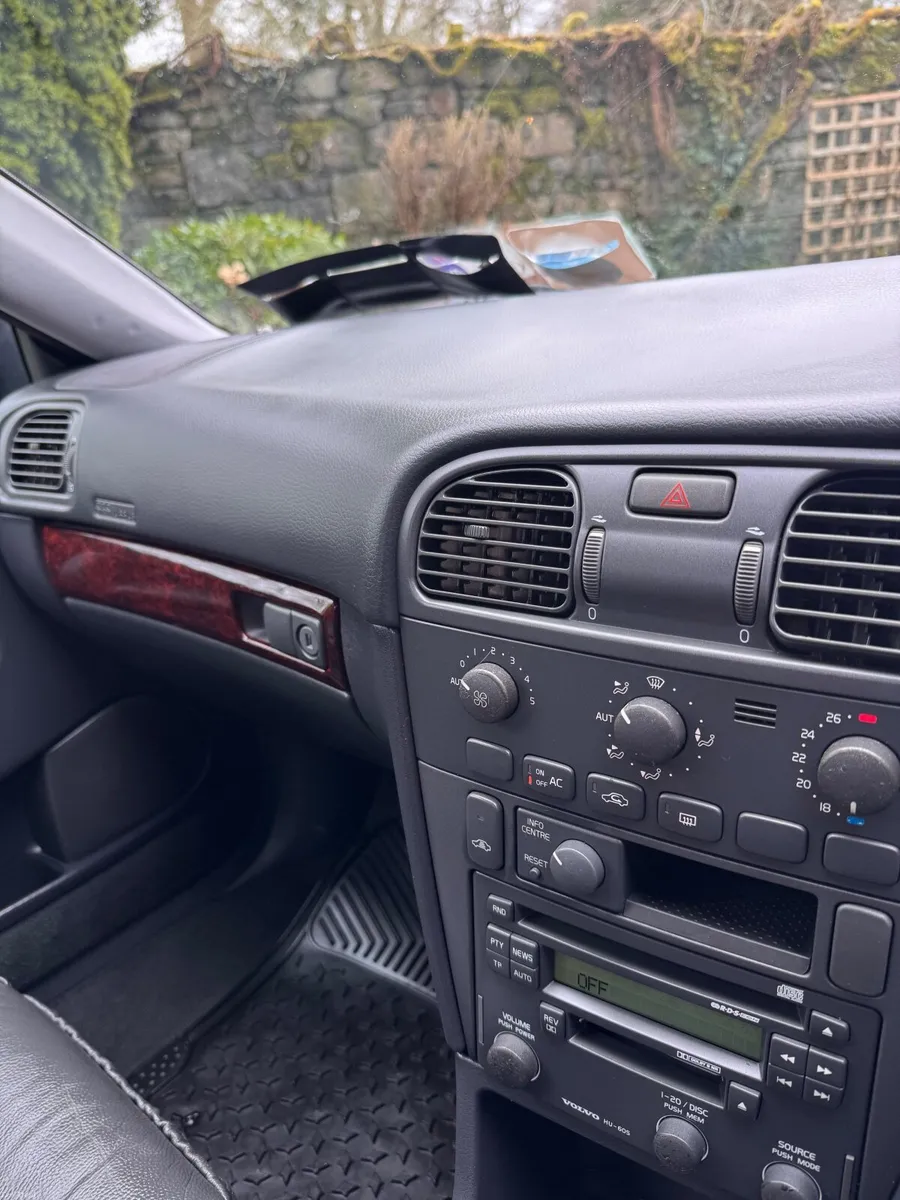 Volvo V40 2002 - Image 4