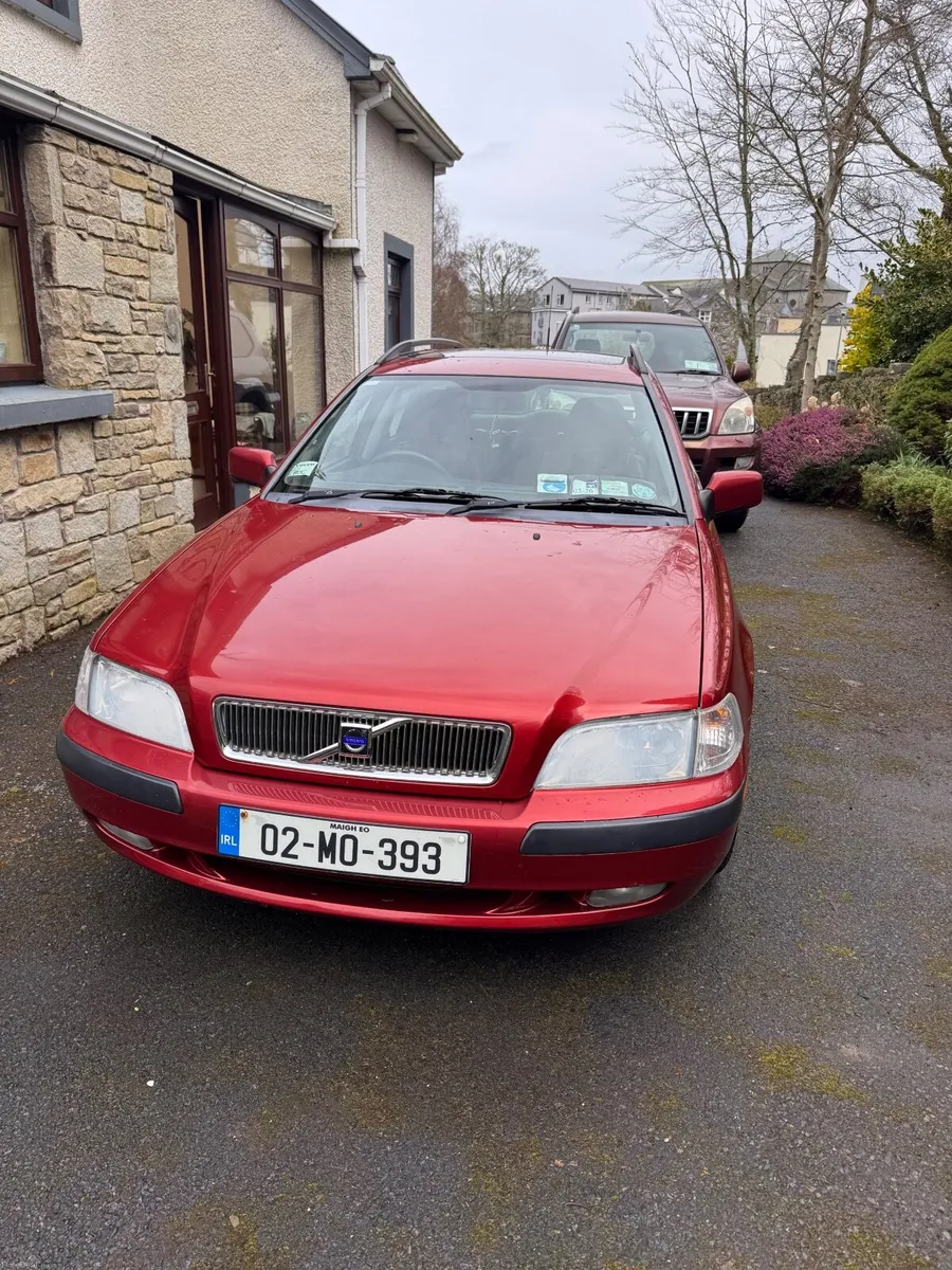 Volvo V40 2002 - Image 1
