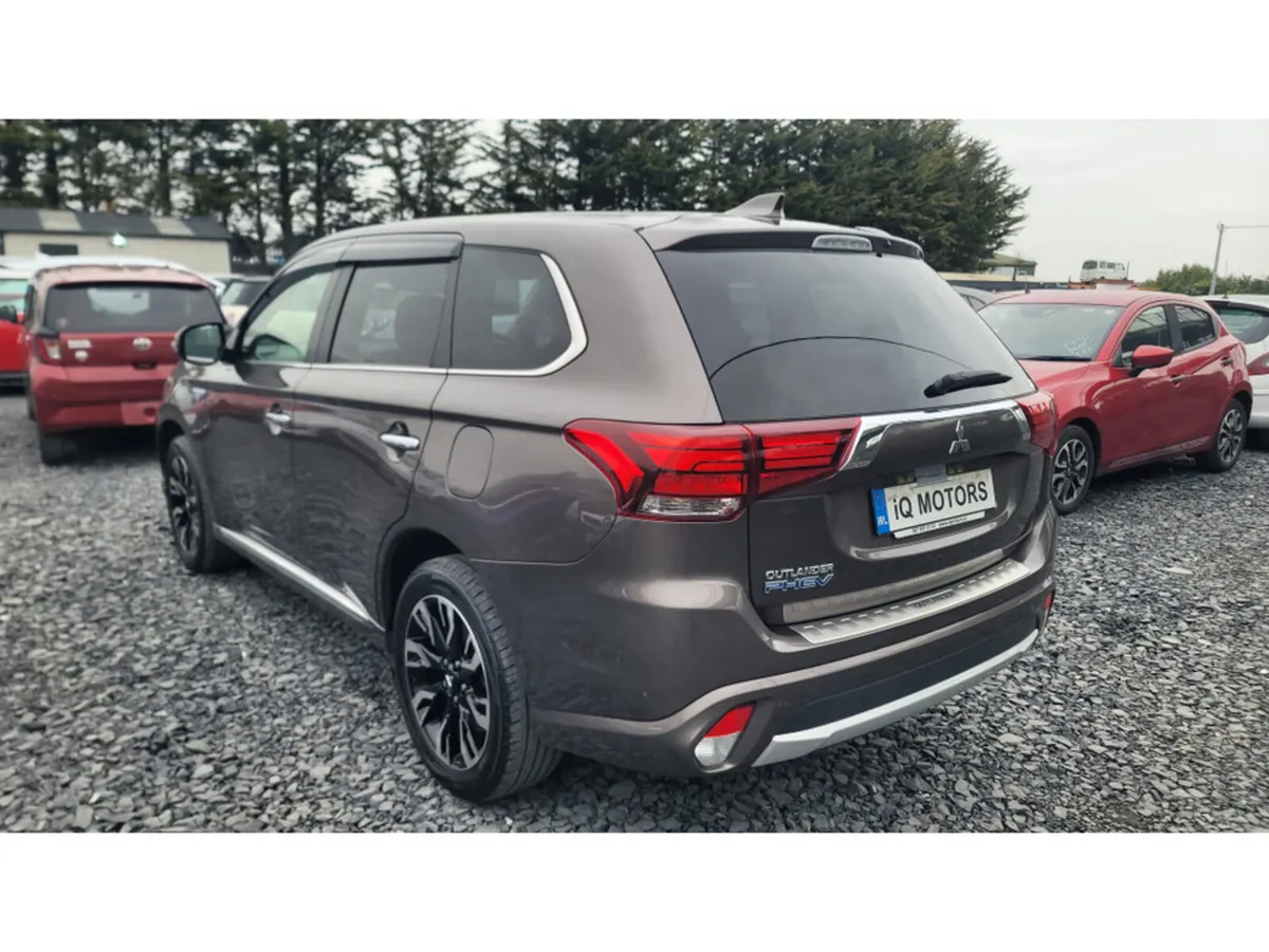 Mitsubishi Outlander 2.0L Automatic Petrol Plug-IN - Image 4
