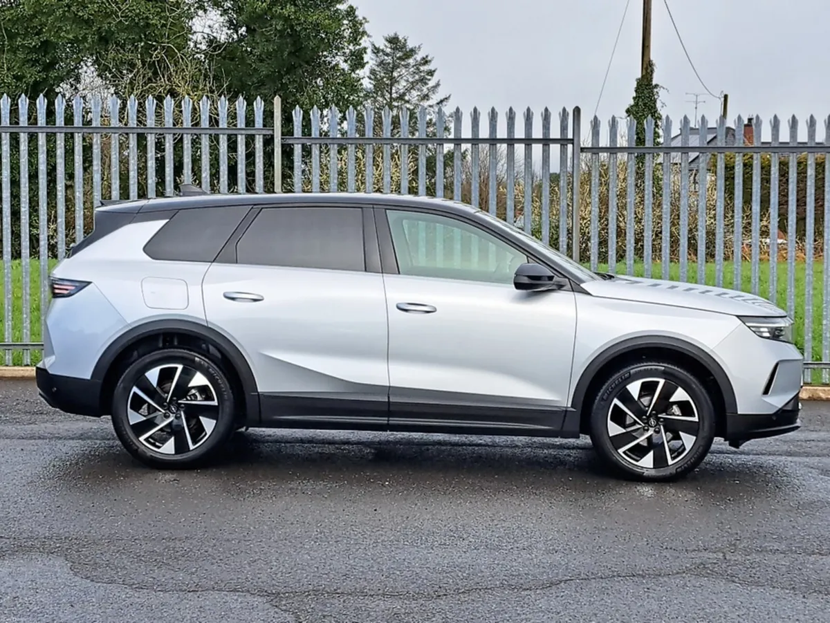 Opel Grandland GS 1.2TURBO 136BHP MILD HYBRID AUTO - Image 3