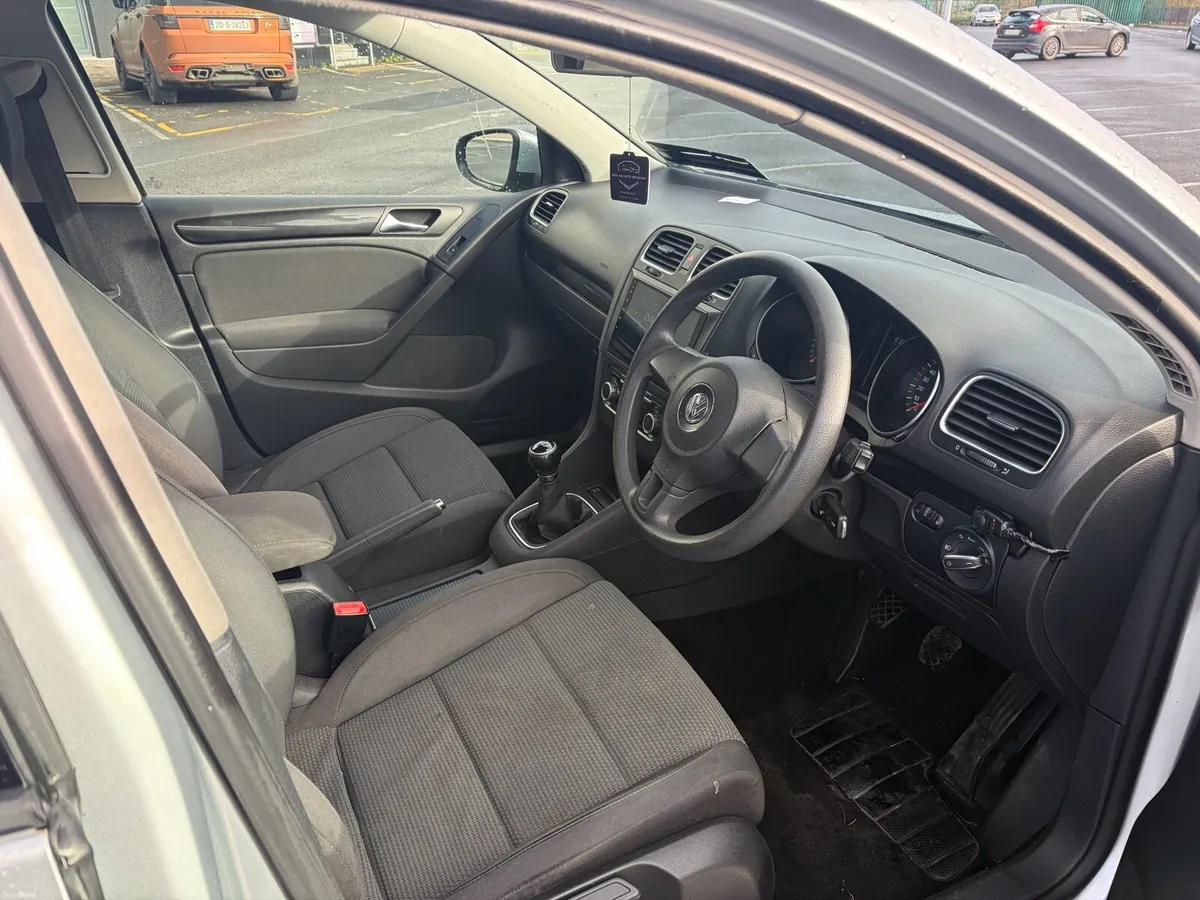 Volkswagen Golf 2010 - Image 4