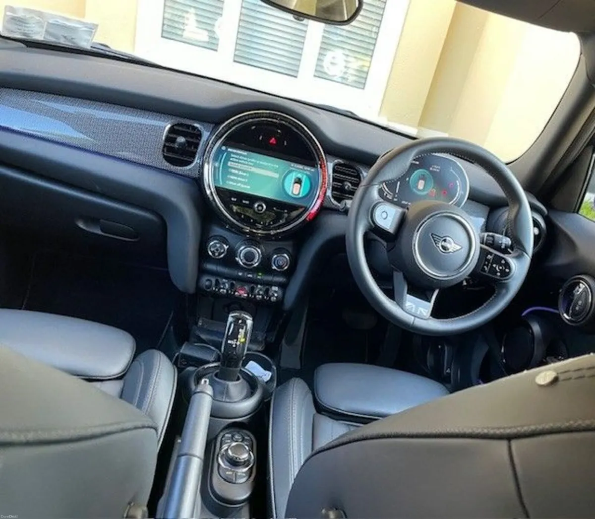 Mini Cooper 2022 Exclusive model millage 8,276km - Image 4