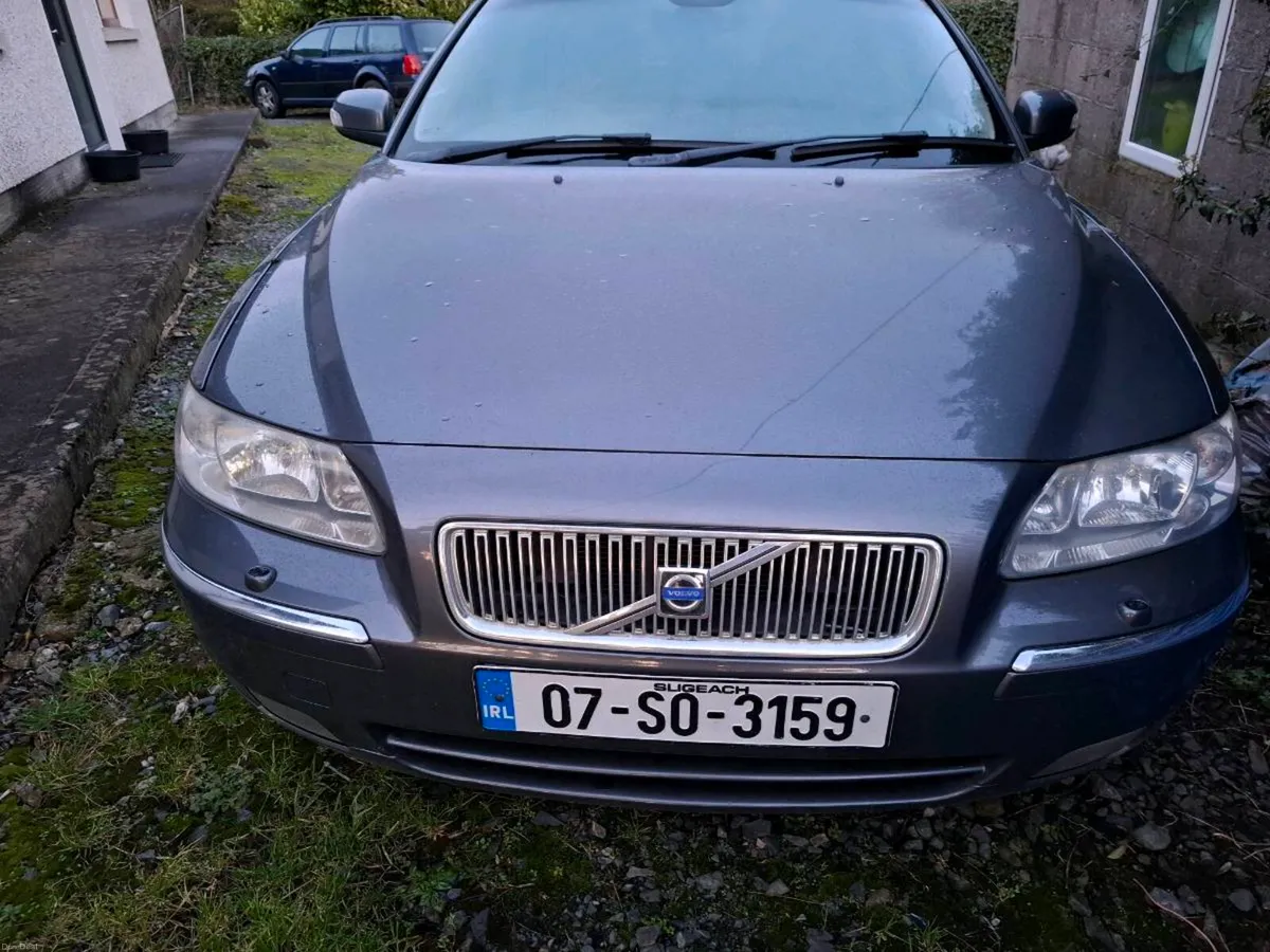 Volvo V70 - Image 1