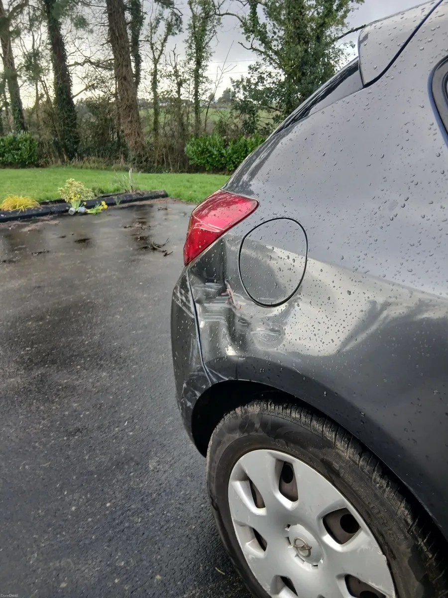 Opel Astra 2011 - Image 3