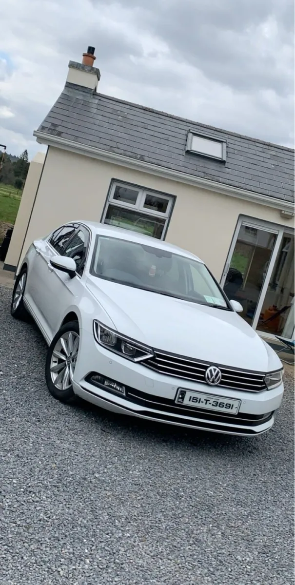 2015 Volkswagen Passat 2.0 TDI Highline BlueMotion - Image 2