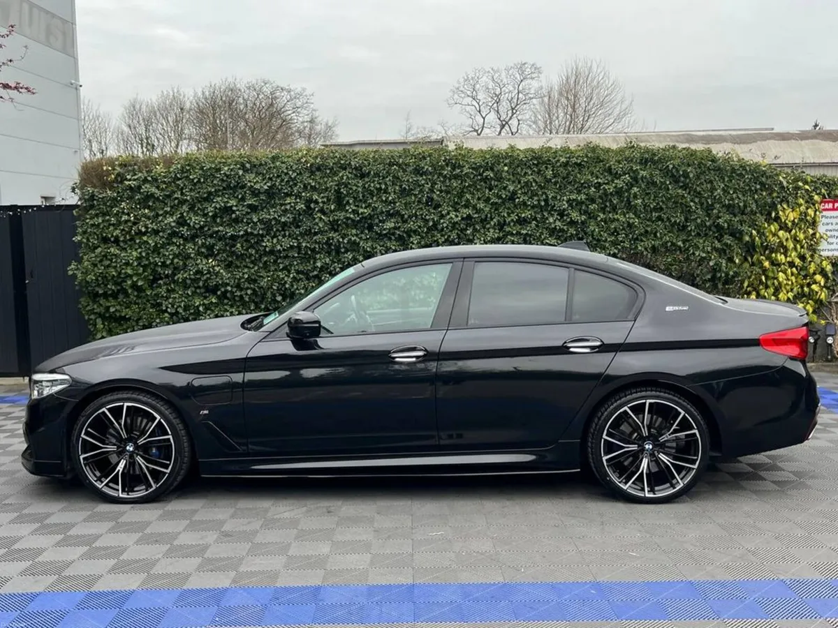 BMW 5-Series 530e M-SPORT COMPETITION PACK 2.0 HYB - Image 3