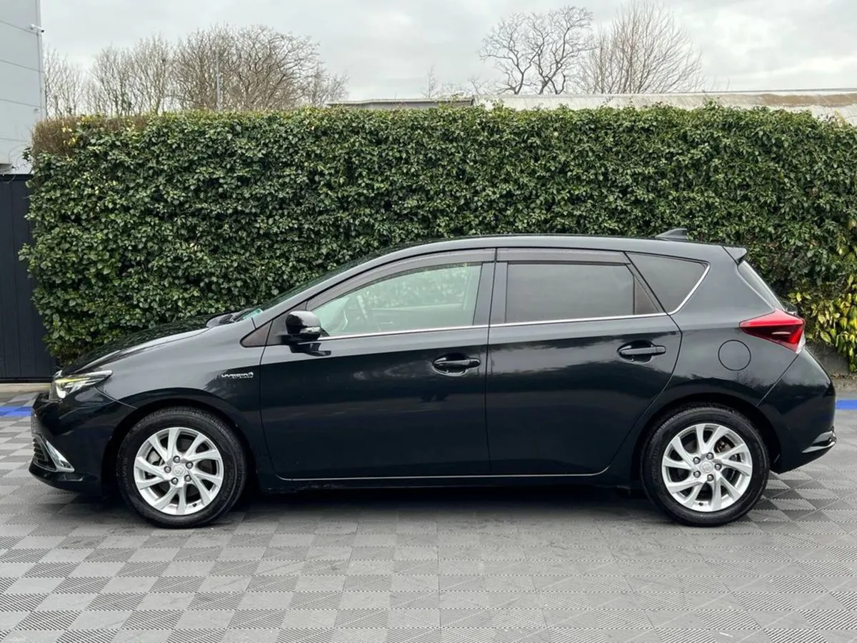 Toyota Auris 1.8 HYBRID AUTO // 16" ALLOYS // HALF - Image 3