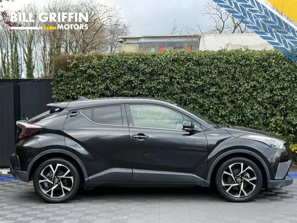 Toyota C-HR 1.8 HYBRID // HEATED HALF LEATHER SEAT - Image 2