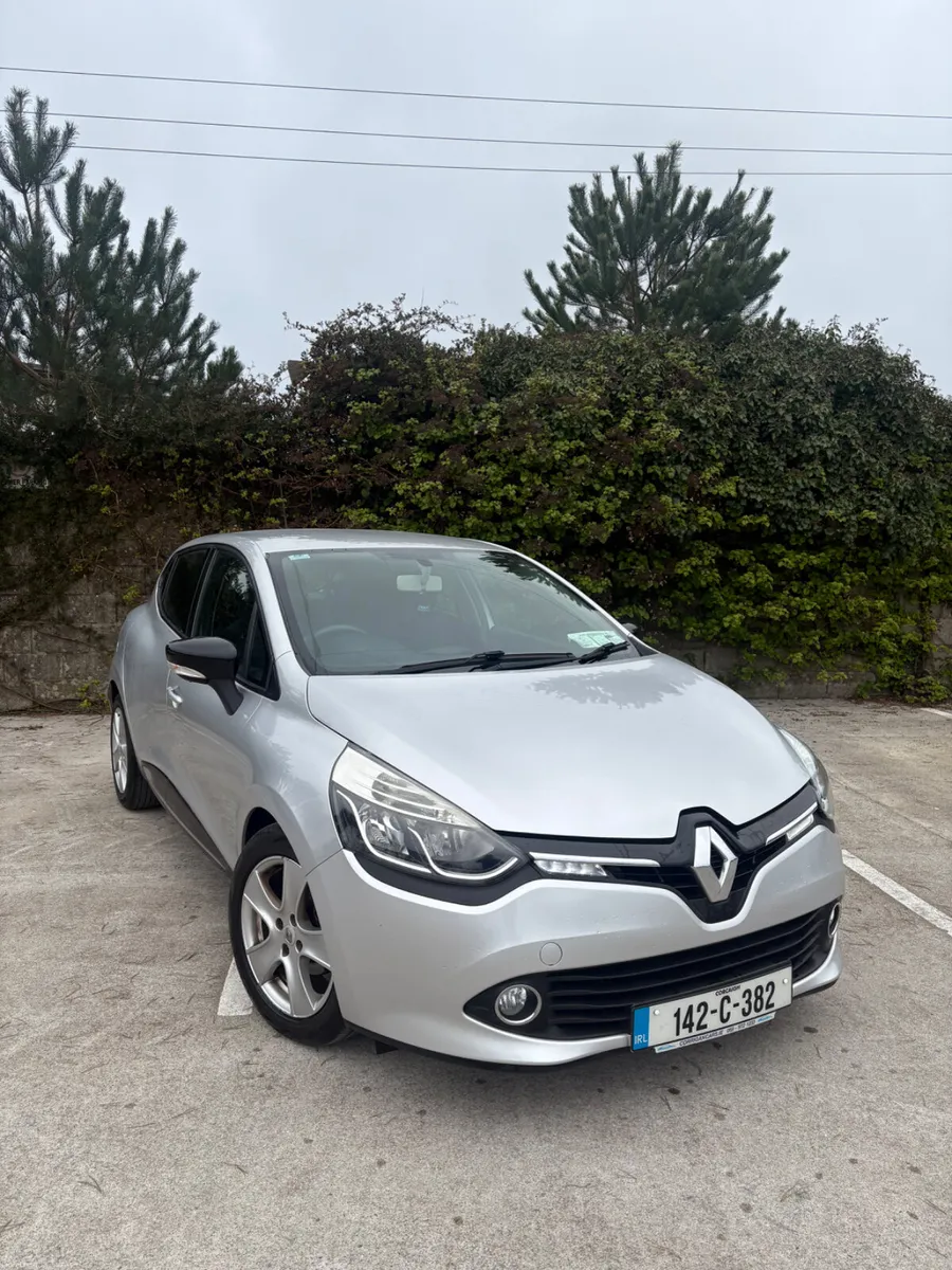 Renault Clio *low mileage* - Image 4