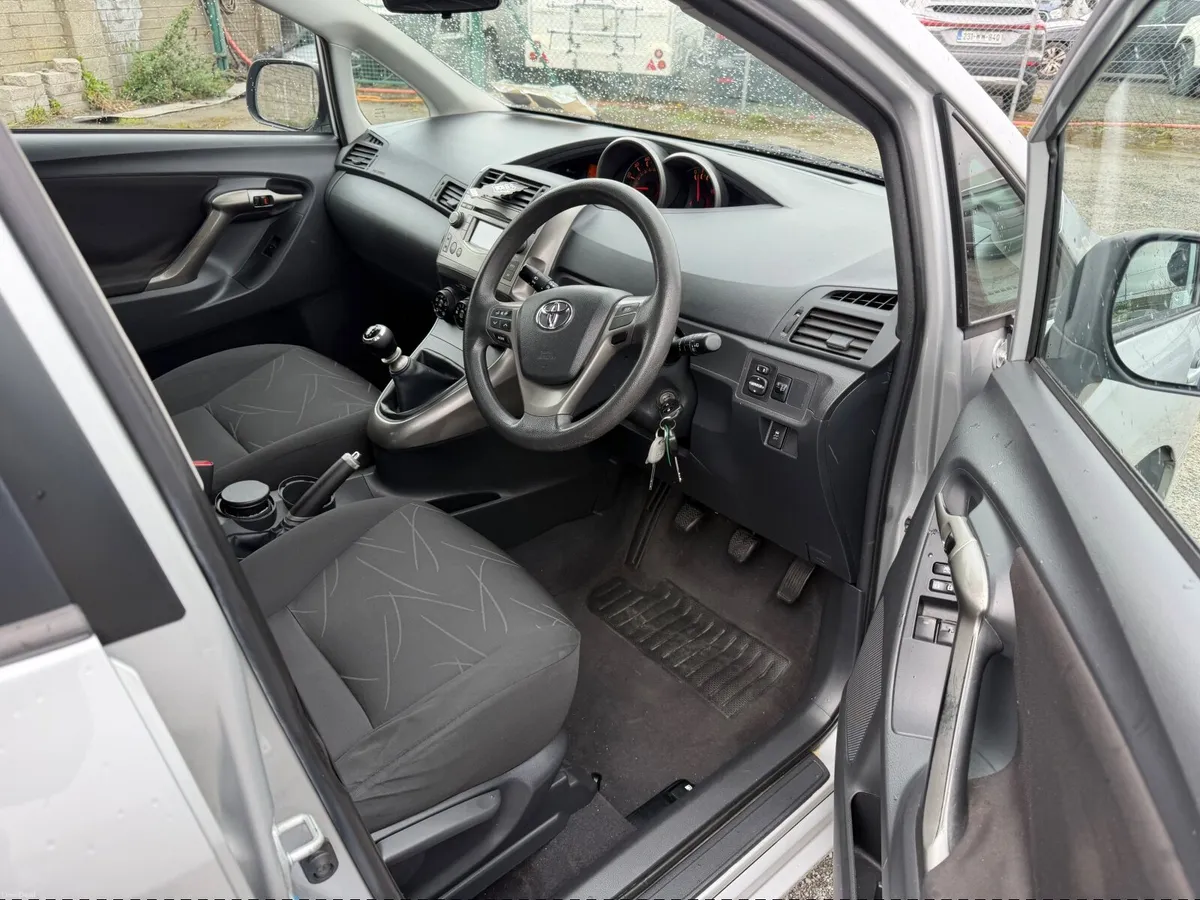 Toyota Verso 7 seats /petrol - Image 3