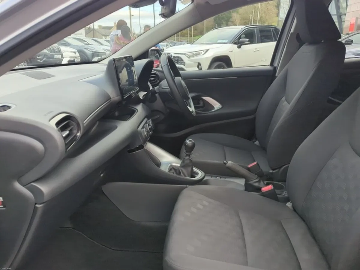 Toyota Yaris YARIS MANUAL1.5 PETROL LUNA - Image 6