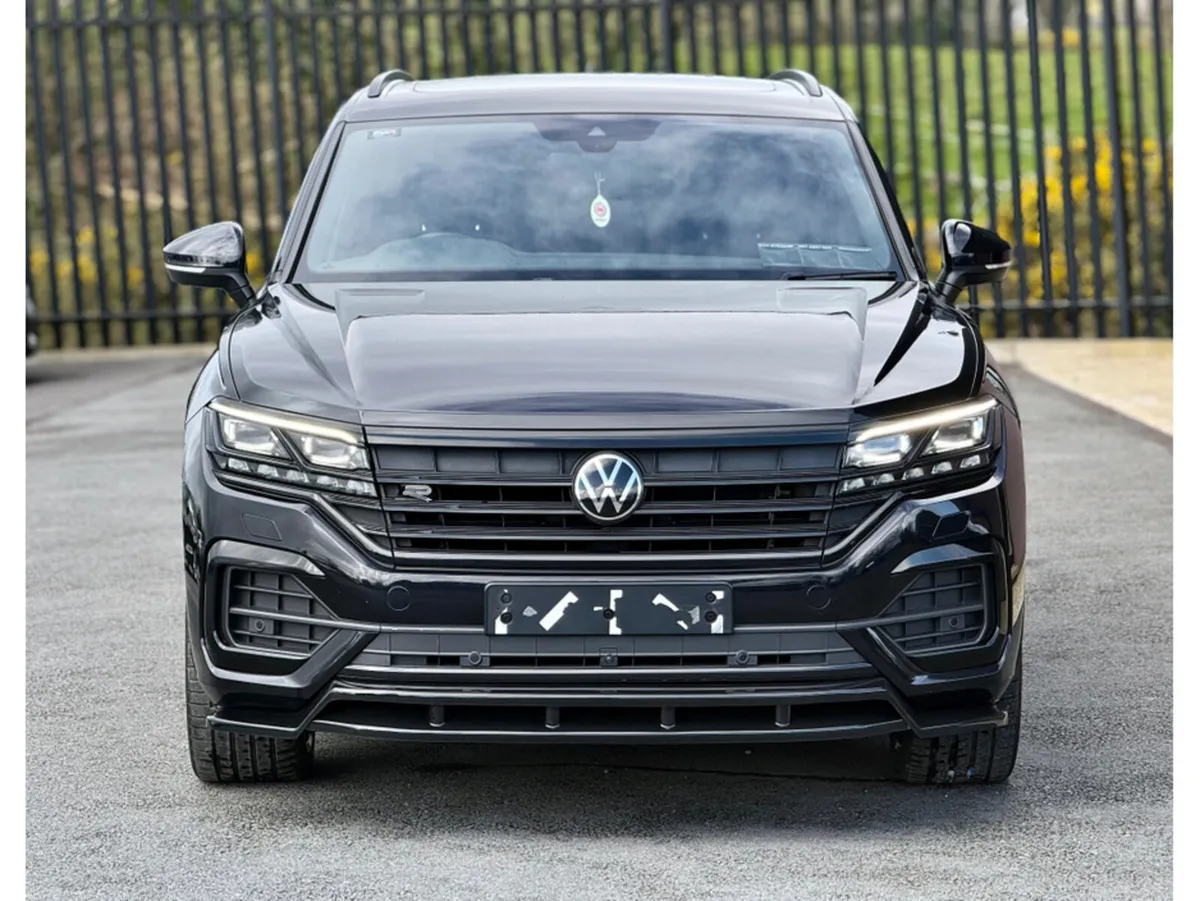 Volkswagen Touareg V6 BLACK EDITION R-LINE SUNROOF - Image 4