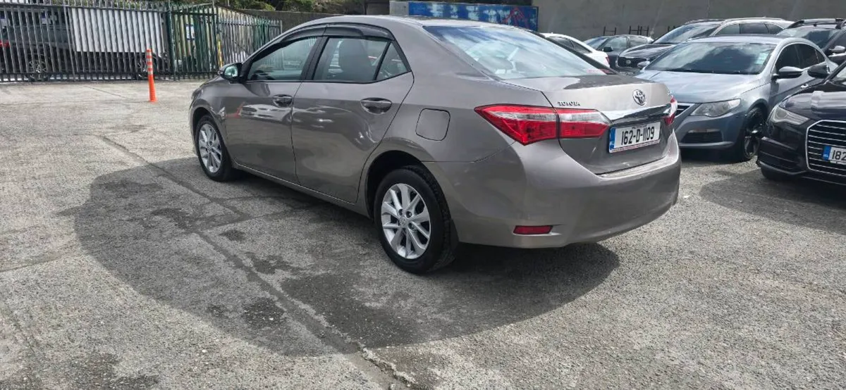 Toyota corolla - Image 4