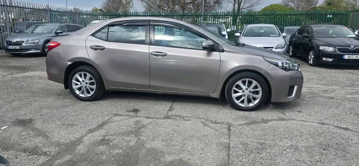 Toyota corolla - Image 2