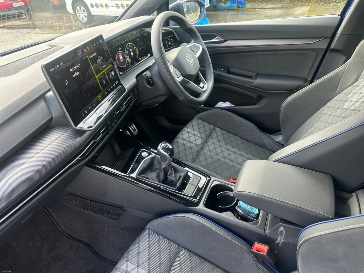 Volkswagen Golf R-LINE 1.5 TSI 150HP MANUAL - Image 3