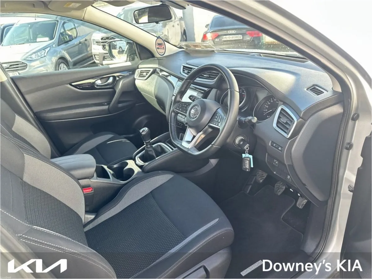 Nissan Qashqai 1.3 PETROL SV - Image 2