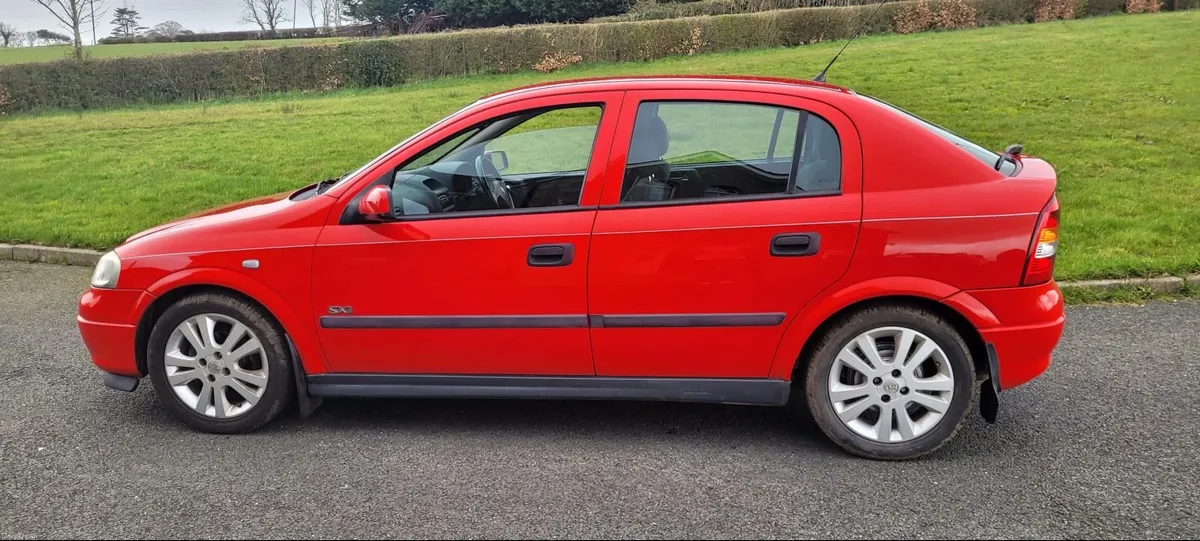 Vauxhall Astra SXI 2002 - Image 1
