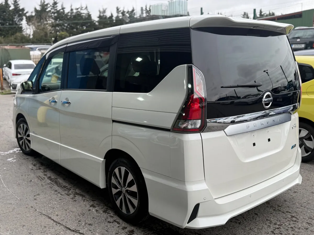 2018 Nissan Serena /Hybrid / Highway Start 8 seats - Image 4