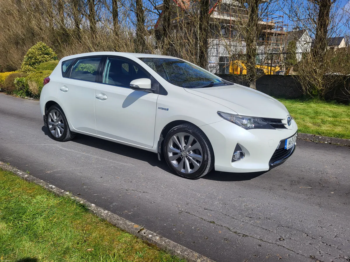 Toyota Auris  HYBRID AUTOMATIC. - Image 1