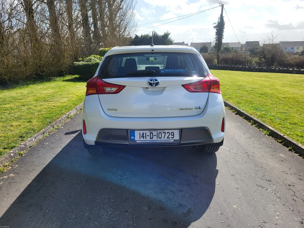 Toyota Auris  HYBRID AUTOMATIC. - Image 3