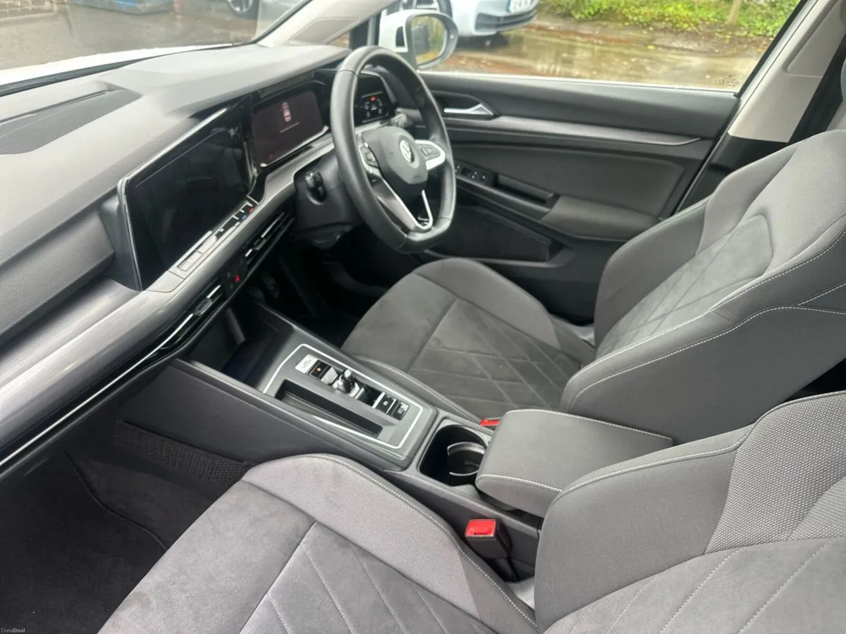 Volkswagen Golf STYLE 2.0TDI 150HP AUTO - Image 3