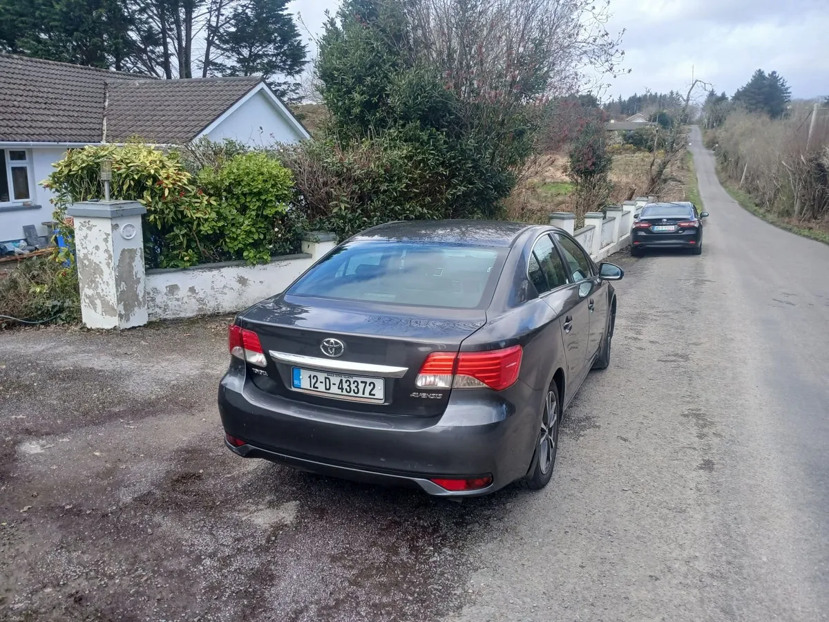 Toyota Avensis 2012 - Image 2