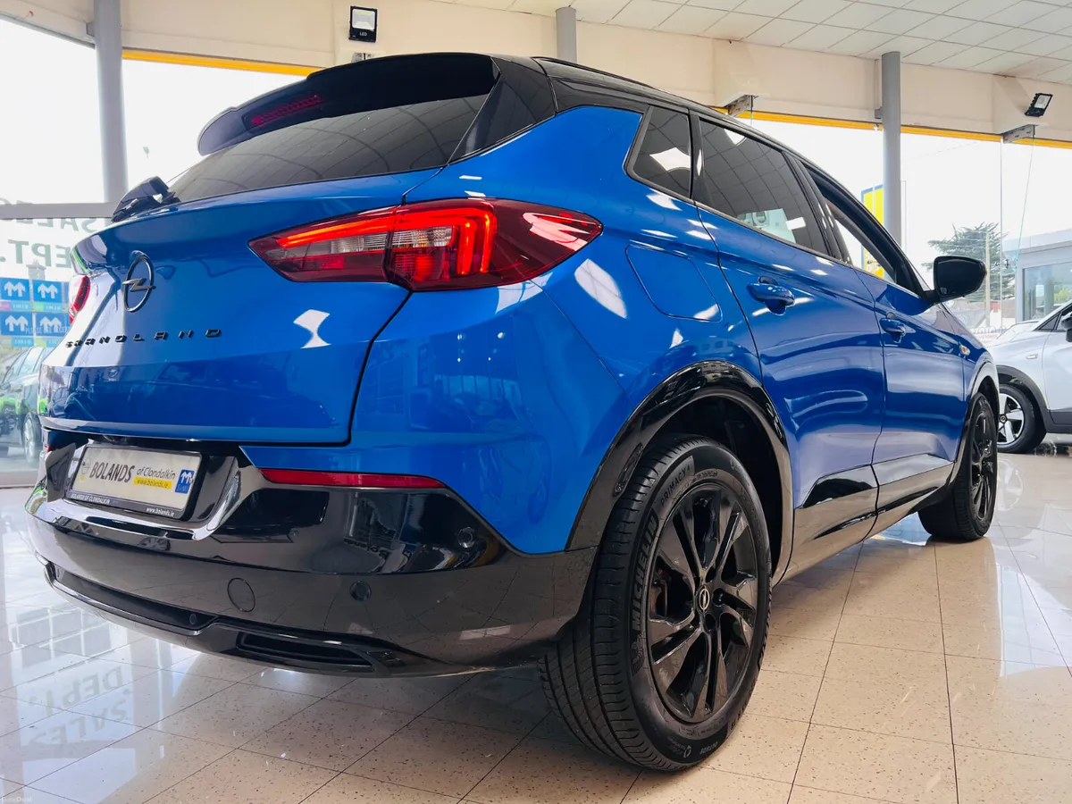 AUTOMATIC 8 Speed Petrol Tiny Kms As New Top Of Th - Image 1