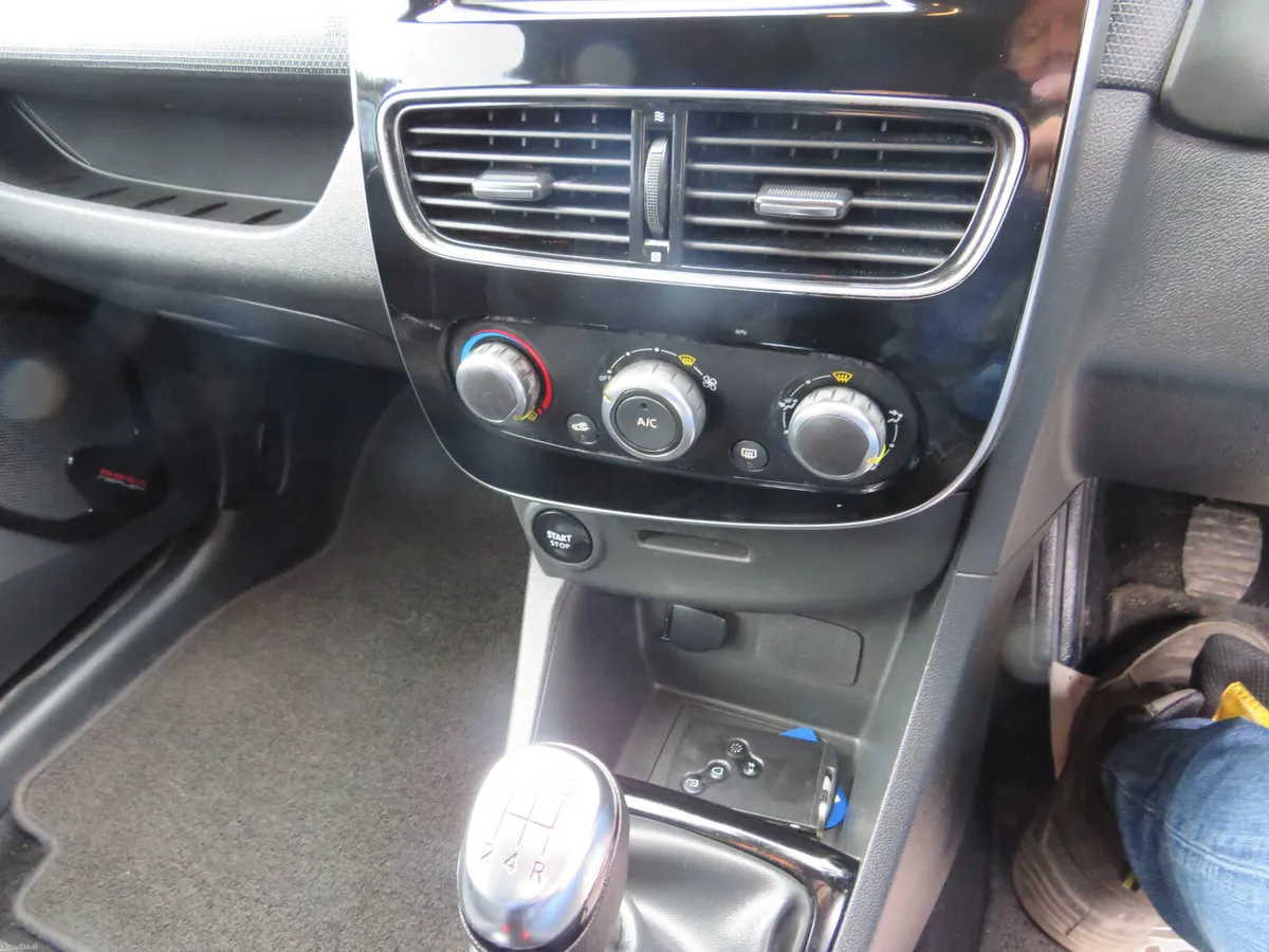 Renault Clio 2019 5DR 1LT PETROL NCTD 27 - Image 2