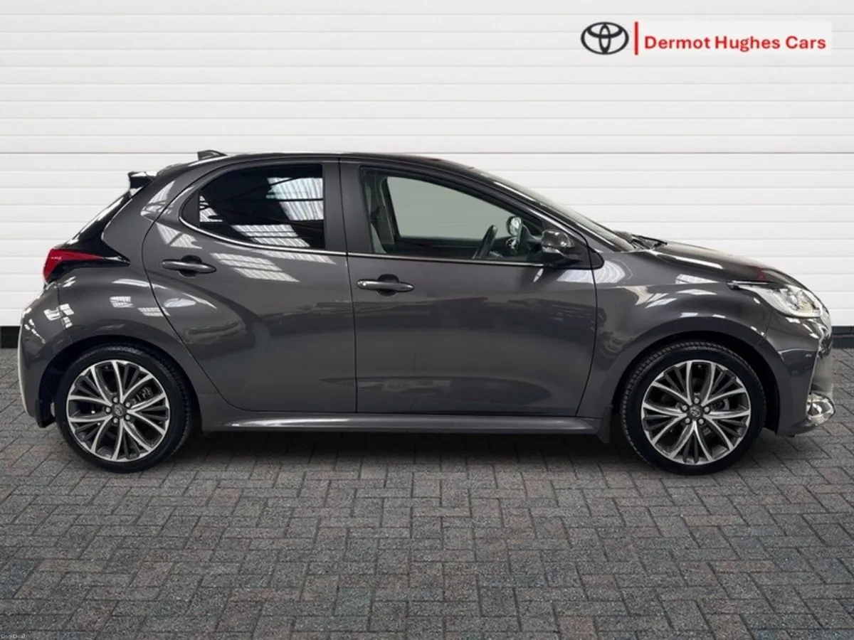 Toyota Yaris 1.5 HYBRID PLATINUM - Image 3