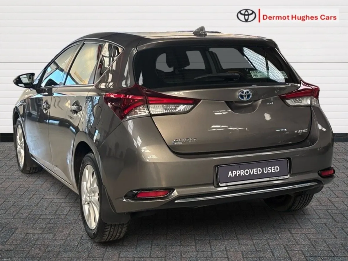 Toyota Auris HYBRID LUNA 4DR AUTO - Image 2